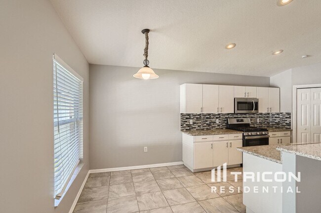 Building Photo - 30433 Tremont Dr