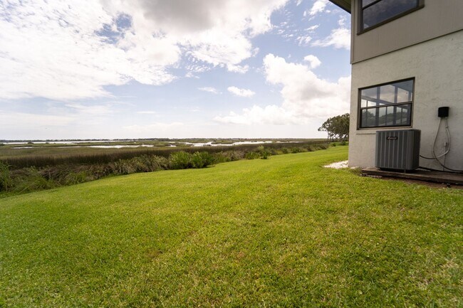 Building Photo - Comfortable Condo Living in St. Augustine ...