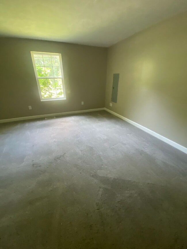 Building Photo - Now available 3 Bedroom 2 Bath Single Fami...