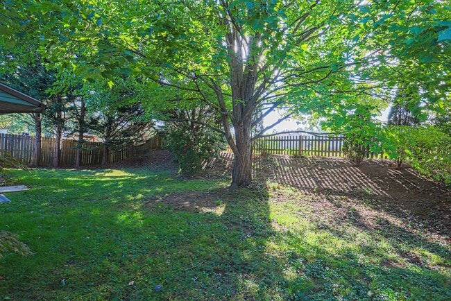 Building Photo - 821 Johahn Dr