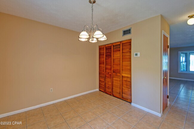Building Photo - 7129 S Lagoon Dr