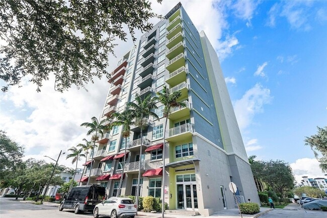 Building Photo - 313 NE 2nd St