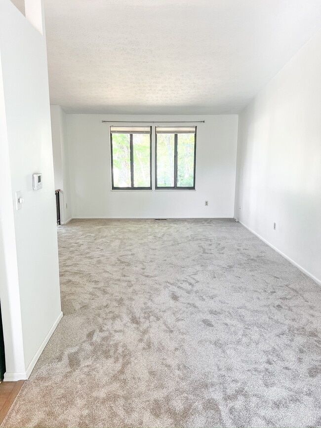 Building Photo - 136 Old Gate Rd