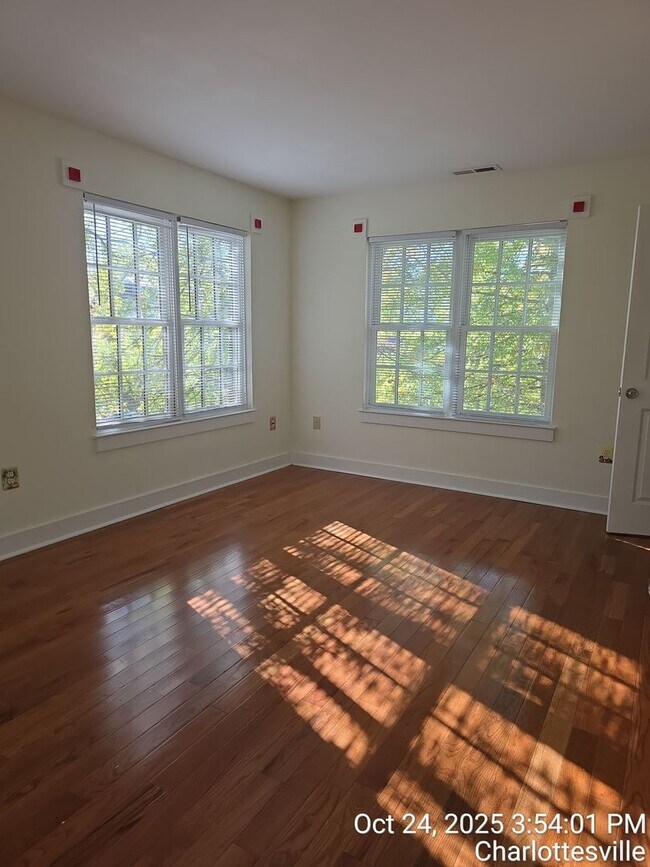 Building Photo - 419 17th St NW