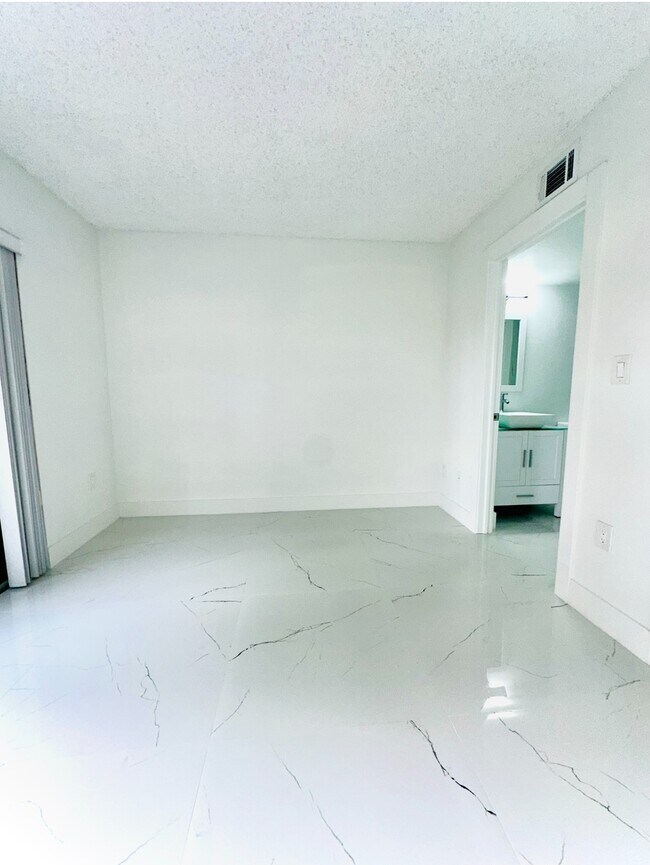 Building Photo - 510 NW 86th Pl