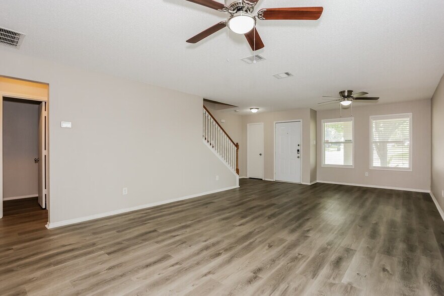 Building Photo - 10044 Legacy Dr