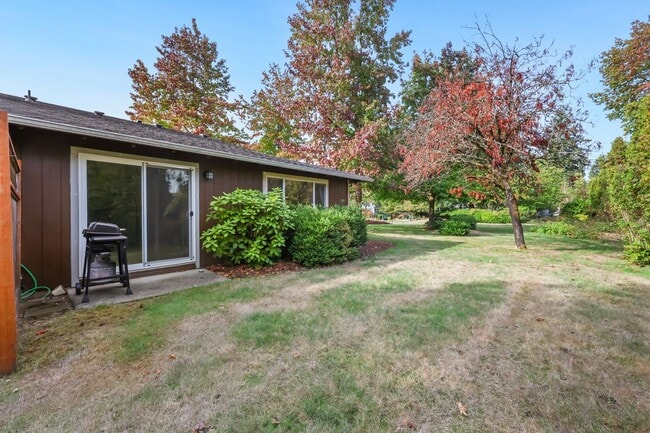 Building Photo - MOVE IN READY NOW! Normandy Park 1 level 2...