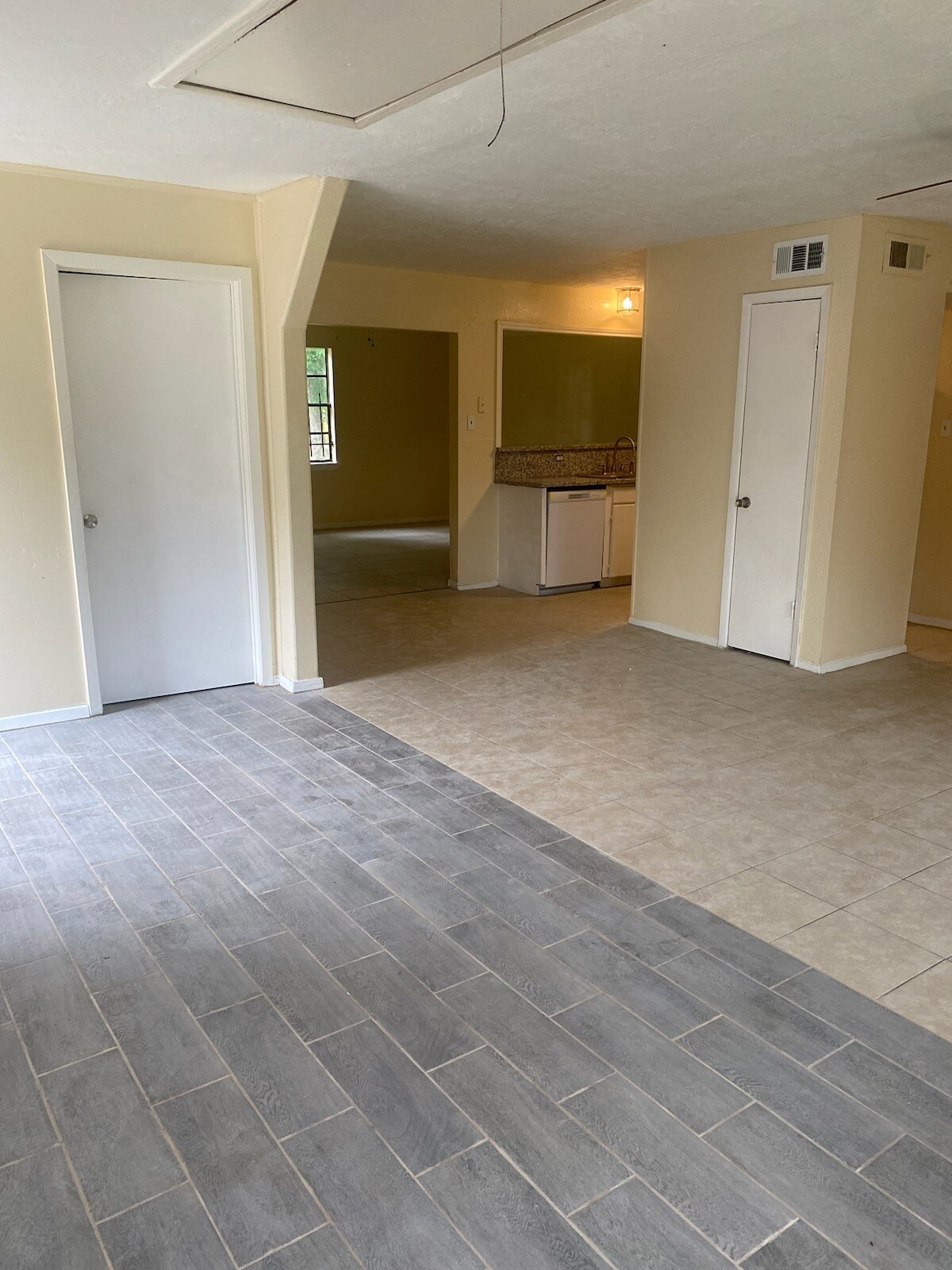 Building Photo - 9846 Gillman St