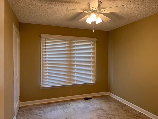 Building Photo - 3 Bed, 1 Bath Newly Renovated Home in Asheboro!