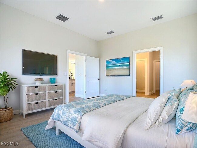 Building Photo - 5006 S Peachtree Cir