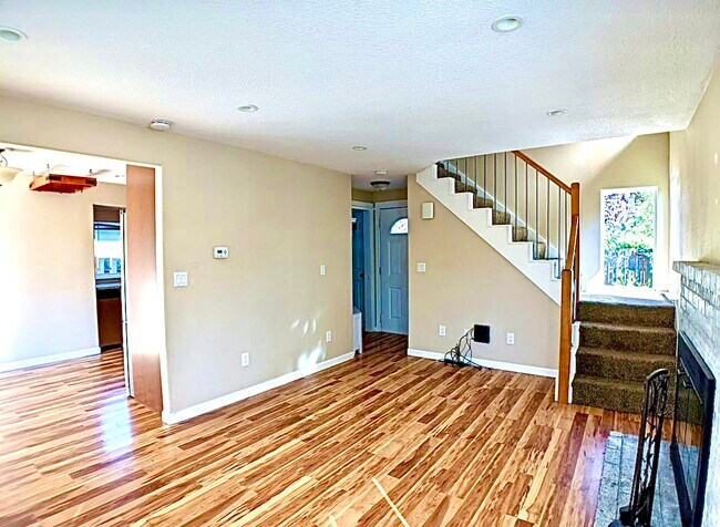 Building Photo - 8010 SE Henry St