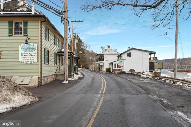 Building Photo - 3741 River Rd