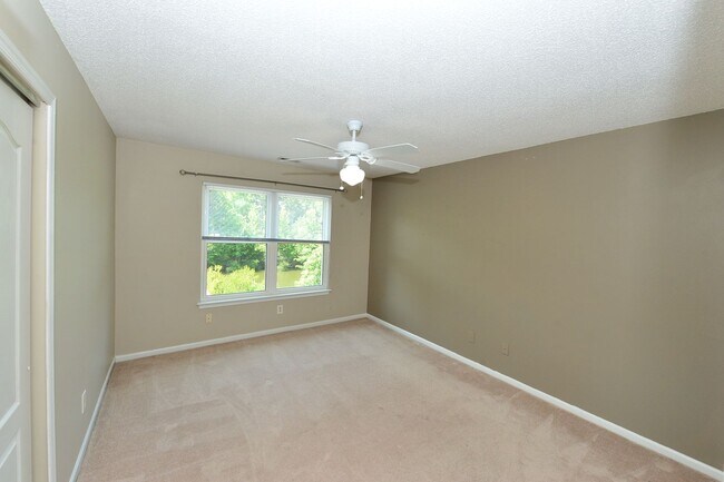 Building Photo - 517 Whisper Walk