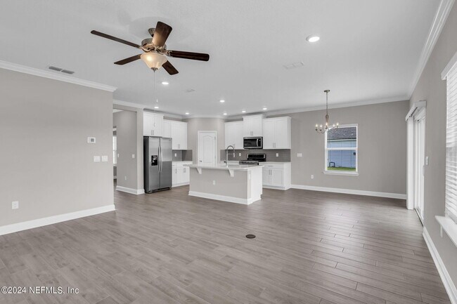 Building Photo - 660 Narvarez Ave