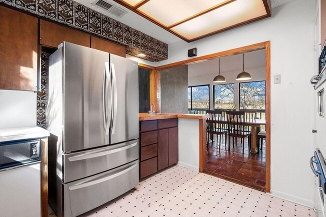 Building Photo - Amazing Mid-Century Modern 2 Bed, 2.5 Bath Ready for New Tenants- Eagle Mountain Saginaw ISD- 76179