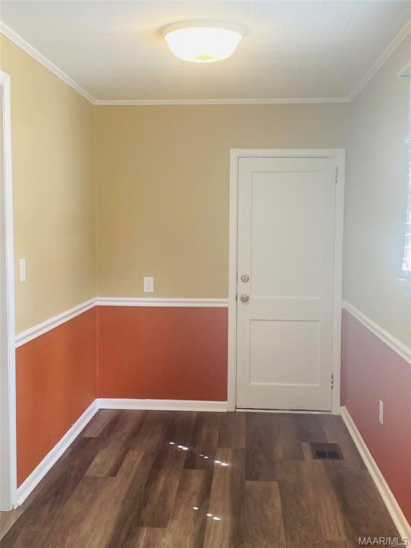 Building Photo - 2048 Midway St