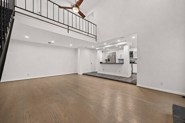 Building Photo - 5524 Beverly Hill St