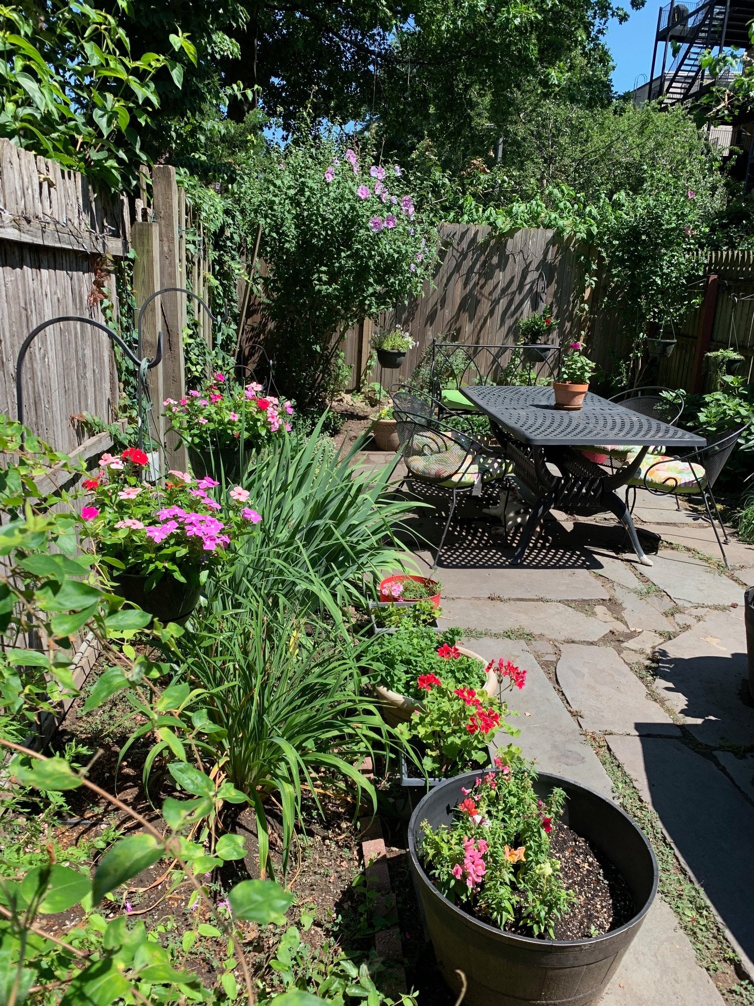 Building Photo - 288 Monmouth St