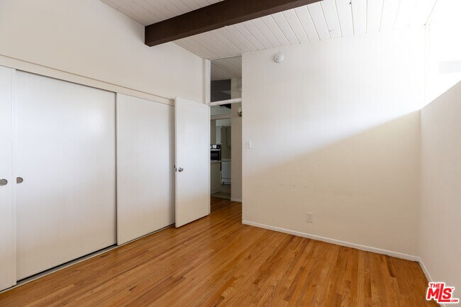 Building Photo - 11133 Rose Ave