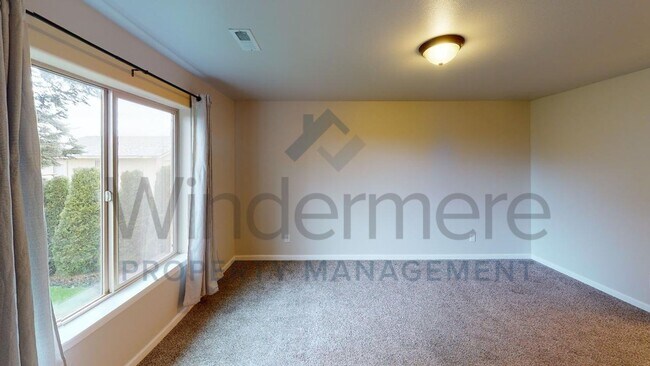 Building Photo - Evan41