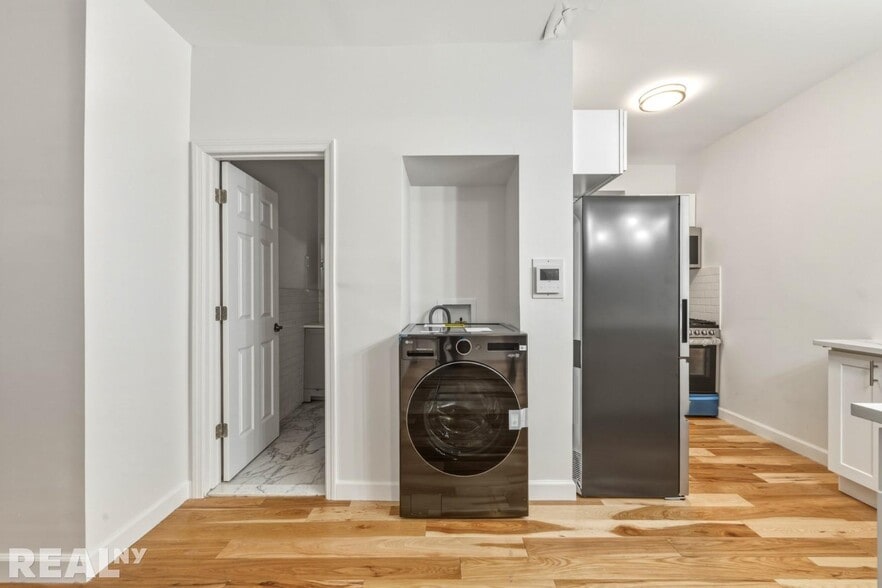 Building Photo - 523 W 143rd St