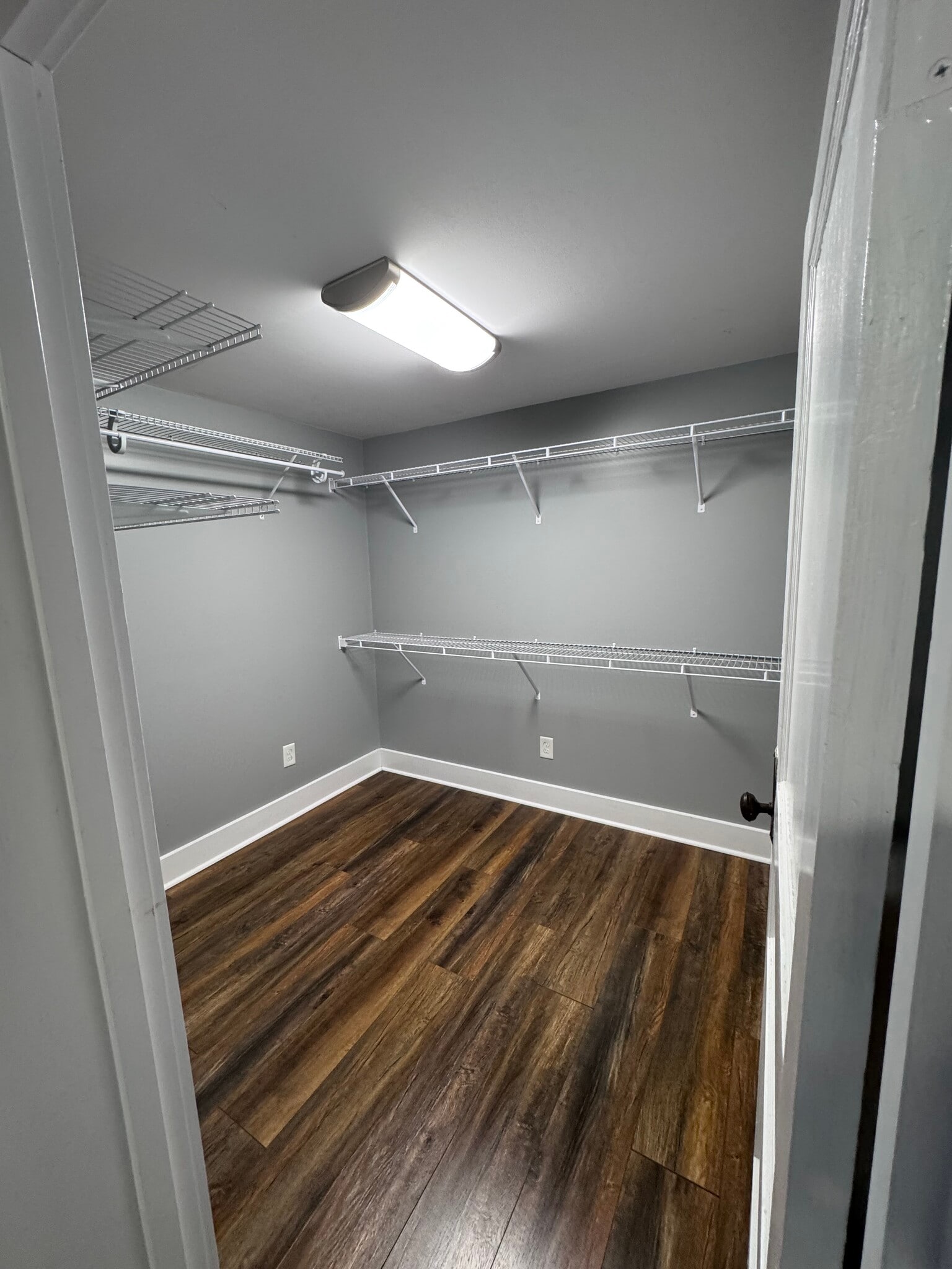 Building Photo - 1615 N Maple Ave