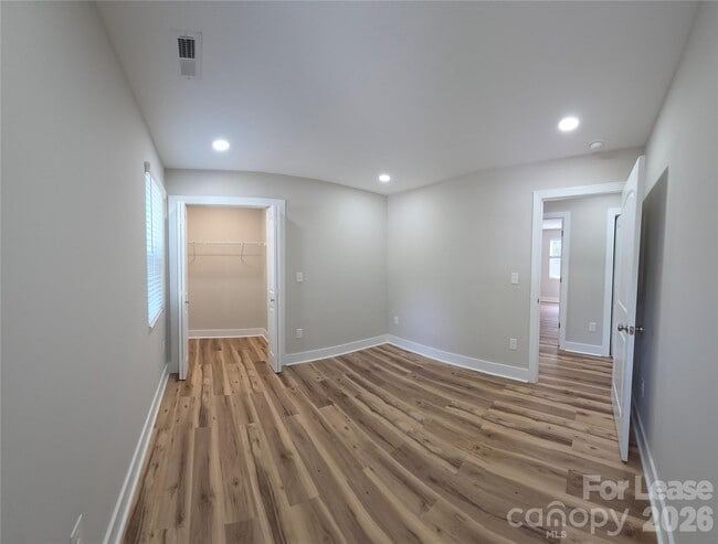 Building Photo - 2728 Crawford Ave