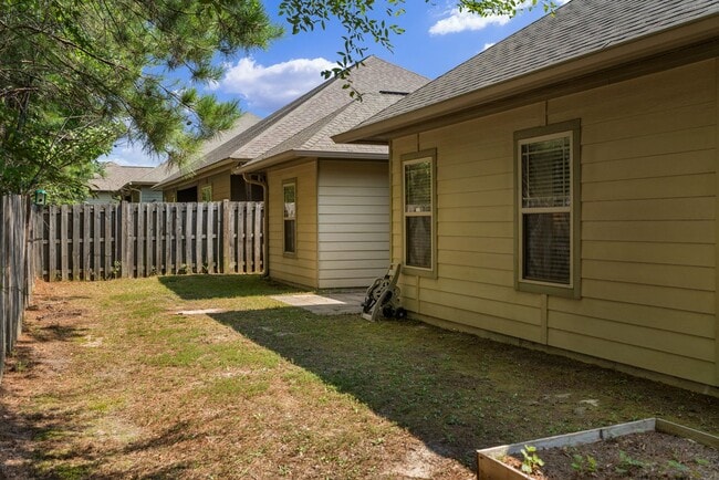 Building Photo - 3 Bedroom, 2 Bath, 1826 Heated Sq Ft Home ...