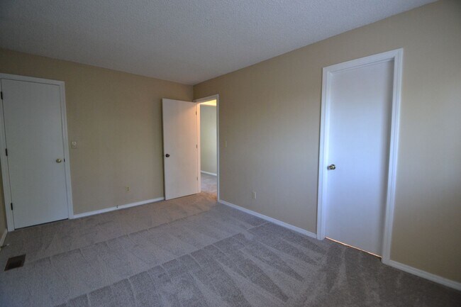 Building Photo - 3535 Sydney Terrace