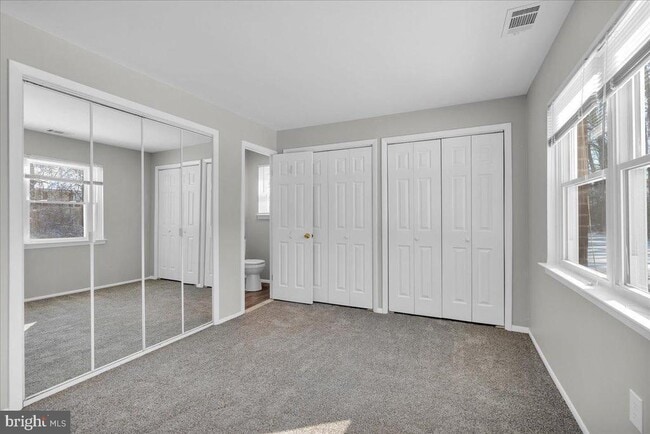 Building Photo - 915 Silver Ct