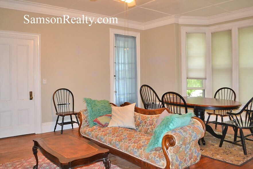 Building Photo - 745 Pleasant St