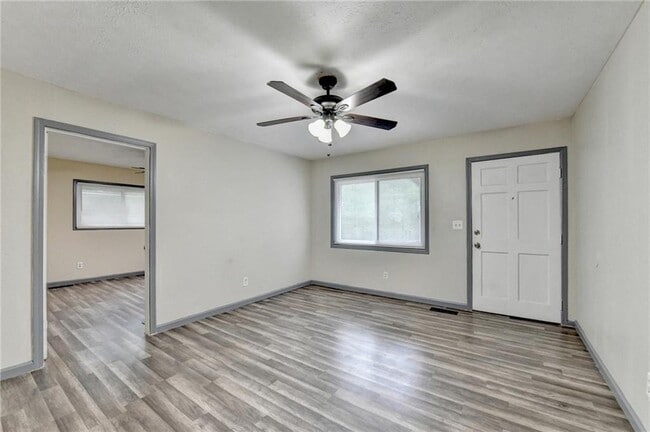 Building Photo - 103 Dogwood Ln