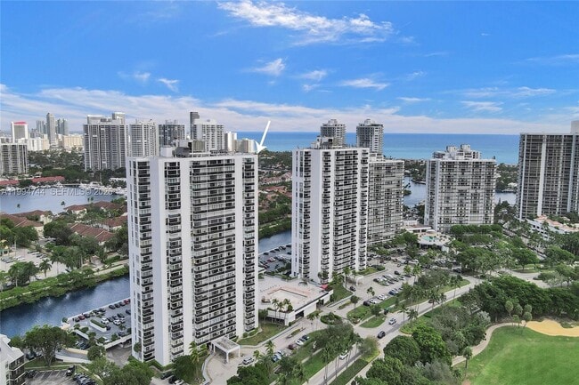 Building Photo - 3625 N Country Club Dr