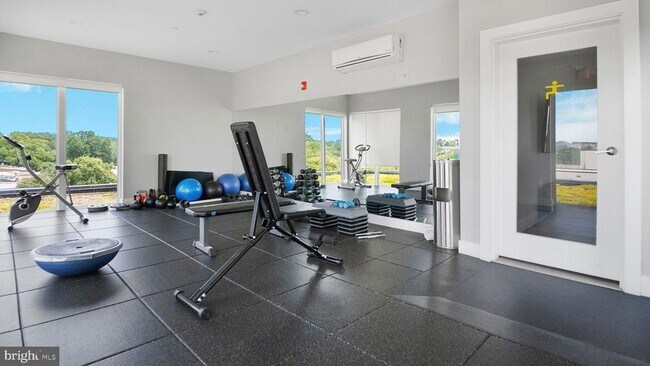 Building Photo - 1111 Orren St NE