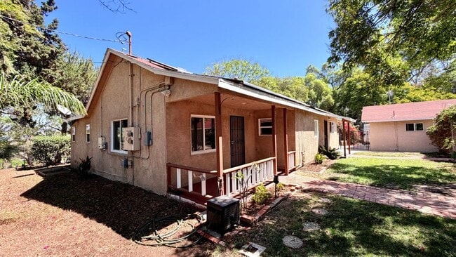 Building Photo - 370 Las Flores Dr