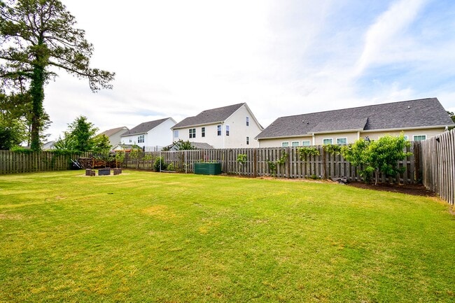 Building Photo - Gorgeous 5 Bedroom Home in Neighborhoods of Holly Ridge