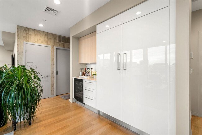 Building Photo - 7 E Springfield St