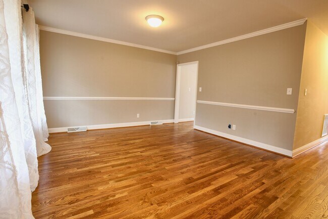 Building Photo - 314 Wyndhurst Dr