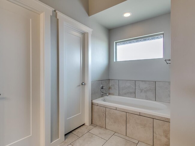 Building Photo - 10016 NW 97th St