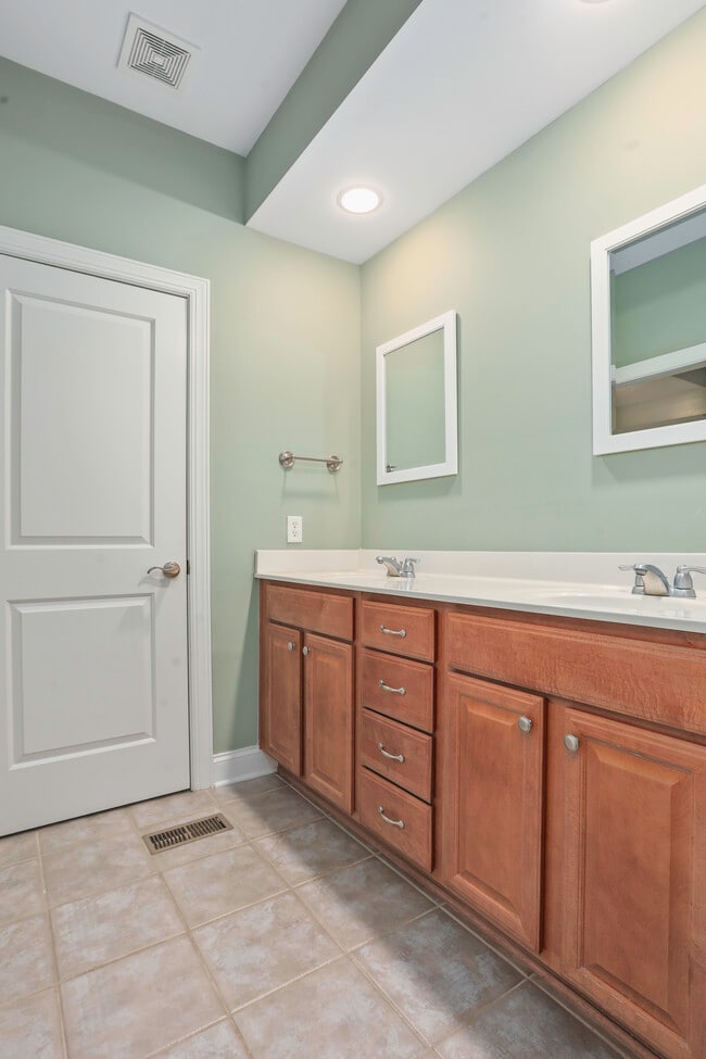 Building Photo - 1201 Dingle Rd