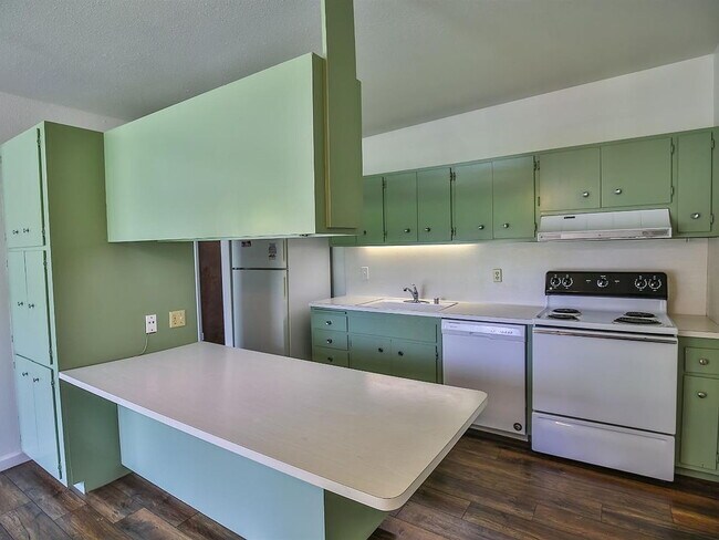 Building Photo - "Charming 3-Bedroom Home with Granite Touc...