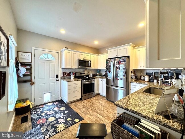 Building Photo - 425 Juniper St