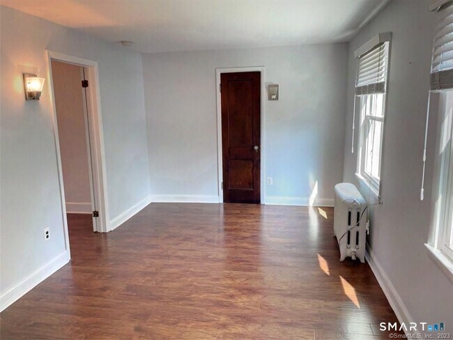 Building Photo - 203 Toms Rd