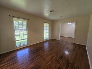 Building Photo - 435 Rollingwood St