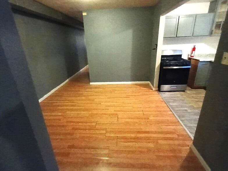 Building Photo - 706 W Prairie Ave