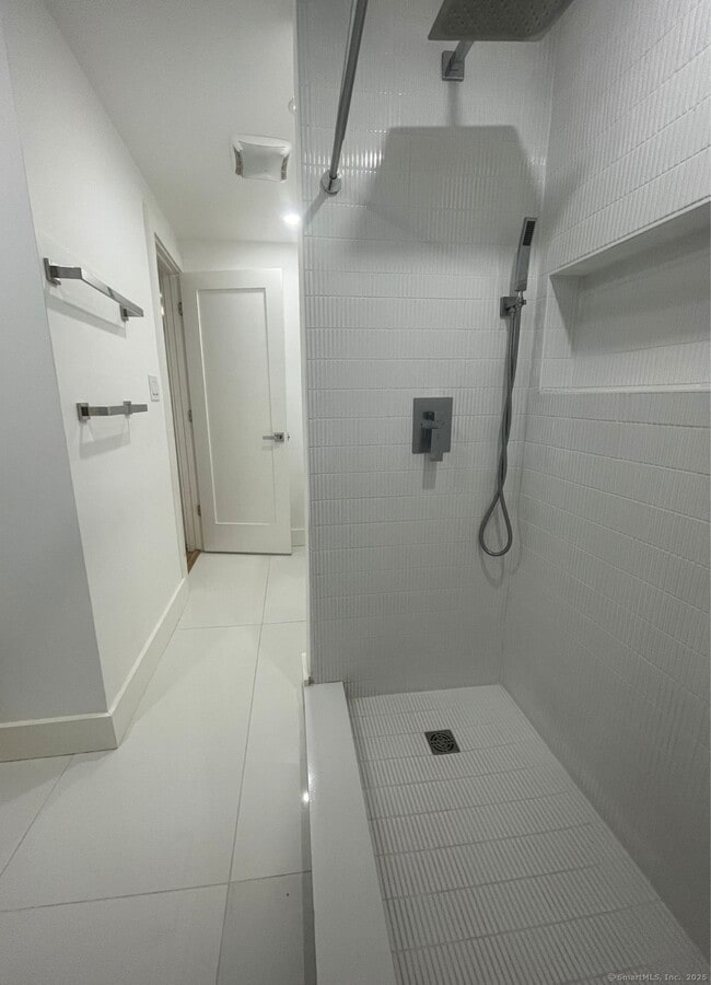 Building Photo - 459 Blatchley Ave