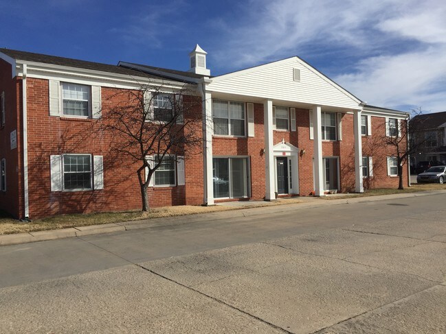 Building Photo - Country Club Apartments