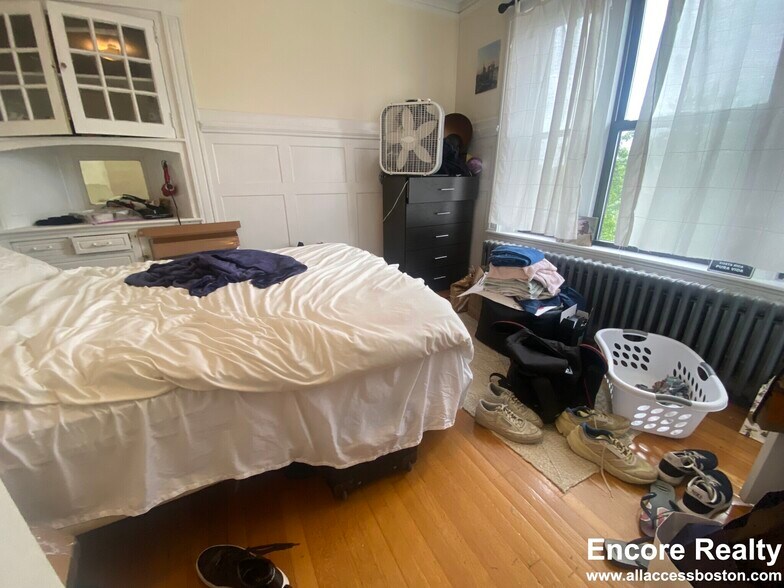 Building Photo - 448 Park Dr