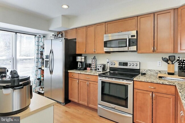 Building Photo - 8492 Laurel Oak Dr