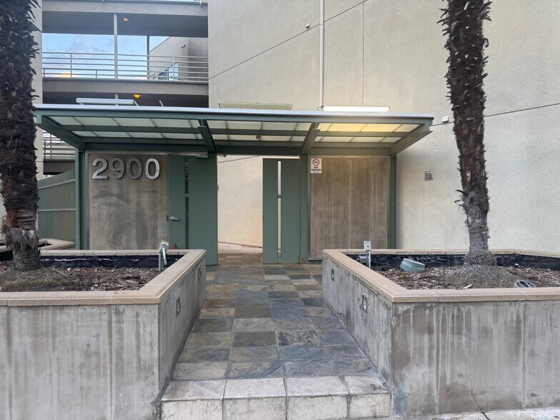 Building Photo - 2900 Fairway Ave